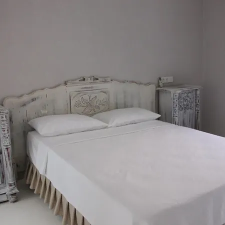 Simira Bed & Breakfast 4*