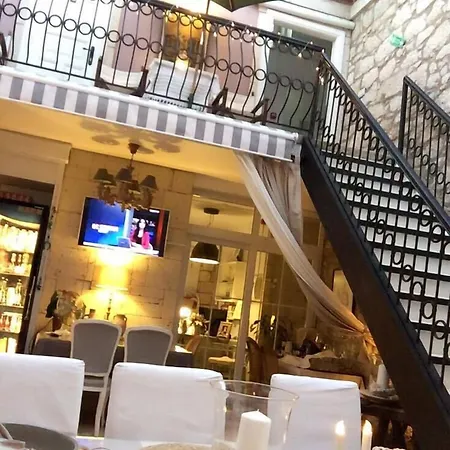 Simira アラカティ