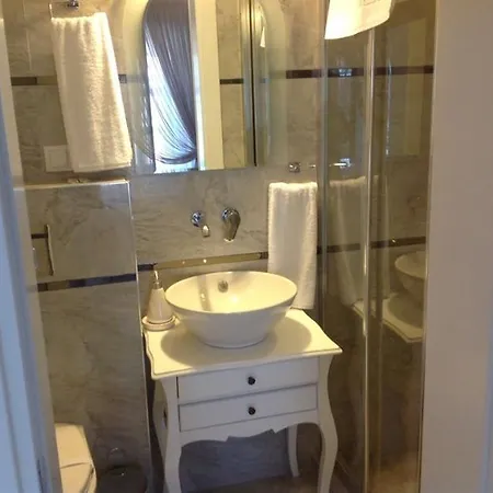 Simira Bed & Breakfast 4*