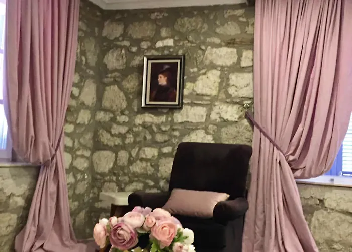 Alojamento de Acomodação e Pequeno-almoço Simira 4*