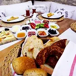 Simira فندق مبيت وإفطار ألاتشاتي