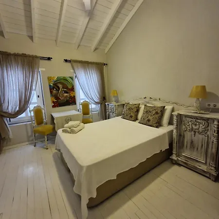 Simira Bed & Breakfast Alaçatı