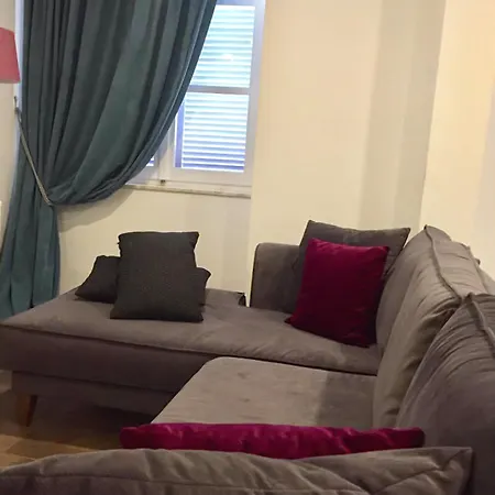 Simira אלאקאטי