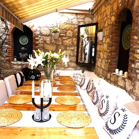 Simira אלאקאטי