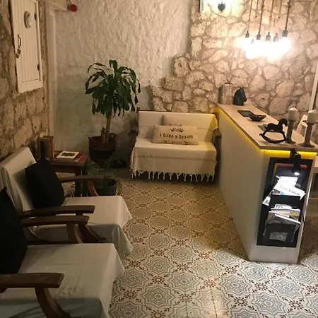 Simira לינה וארוחת בוקר 4*