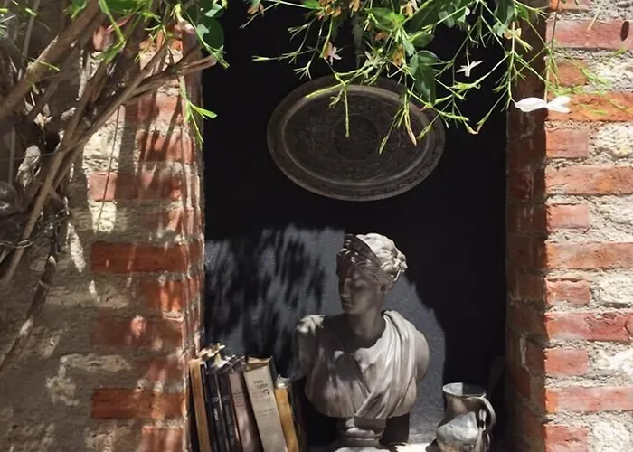 B&B Simira 알라카티